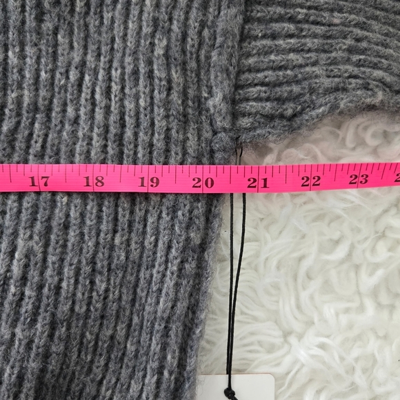 Line & Dot asymmetrical neckline ribbed knit sweater in Charcoal. Size Small. Ne - Picture 4 of 7